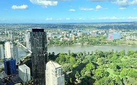 1 Bed And Sofa Bed Riverfront Retreat With Pool At Qwr