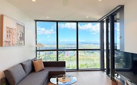 1 Bed And Sofa Bed Riverfront Retreat With Pool At Qwr